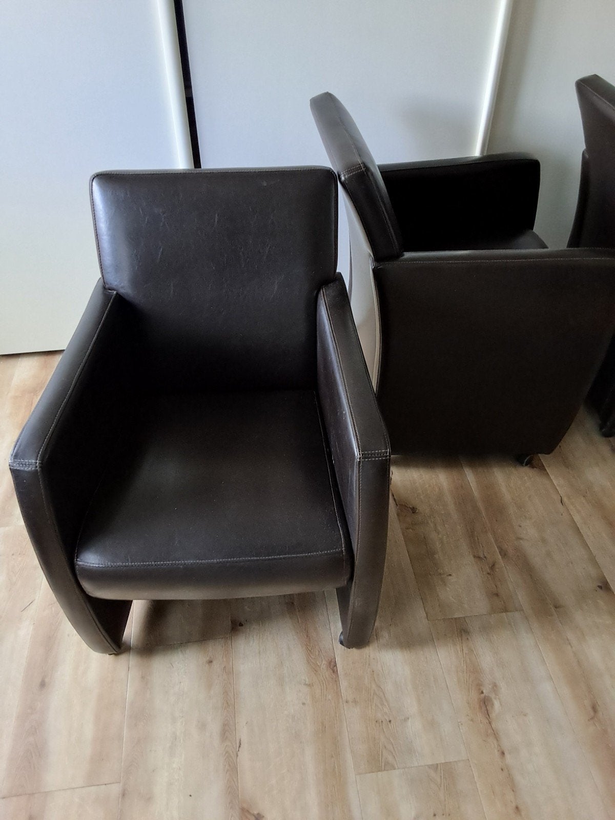 Bruine leren fauteuil - 5 Comfortabele eetkamer stoelen, Gebruikt, Modern klassiek, Ophalen of Verzenden, 50 tot 75 cm