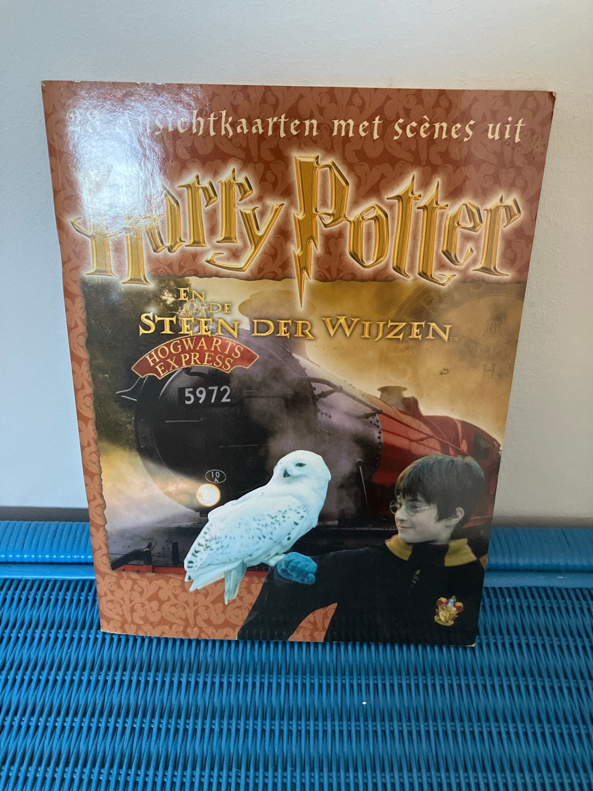 Harry Potter Steen der Wijzen boek + 28 ansichtkaarten 1e dr, Ophalen of Verzenden