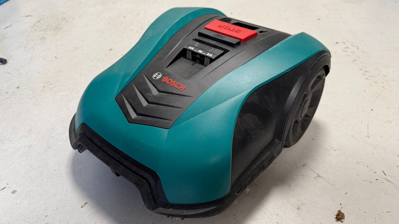 Bosch Indego 400 connect robotmaaier - defect scherm, Cirkelmaaier, Gebruikt, Accu-grasmaaier, Ophalen of Verzenden
