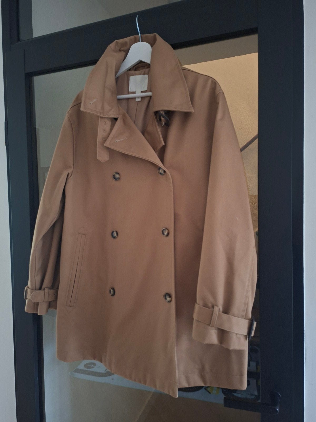 Nieuwe H&M Stevige Trenchcoat Camel Maat 42/44, H&M, Beige, Maat 42/44 (L), Nieuw
