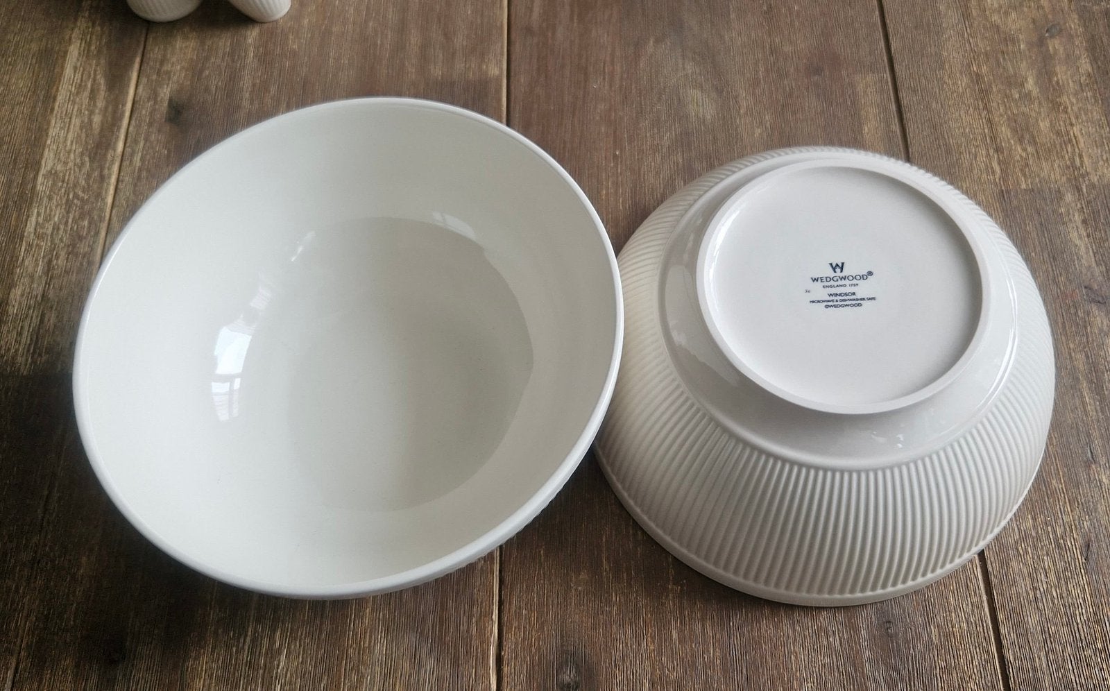 Wedgewood Windsor 2x slakom, schaal, Ophalen of Verzenden, Zo goed als nieuw, Aardewerk, Schaal of Schalen
