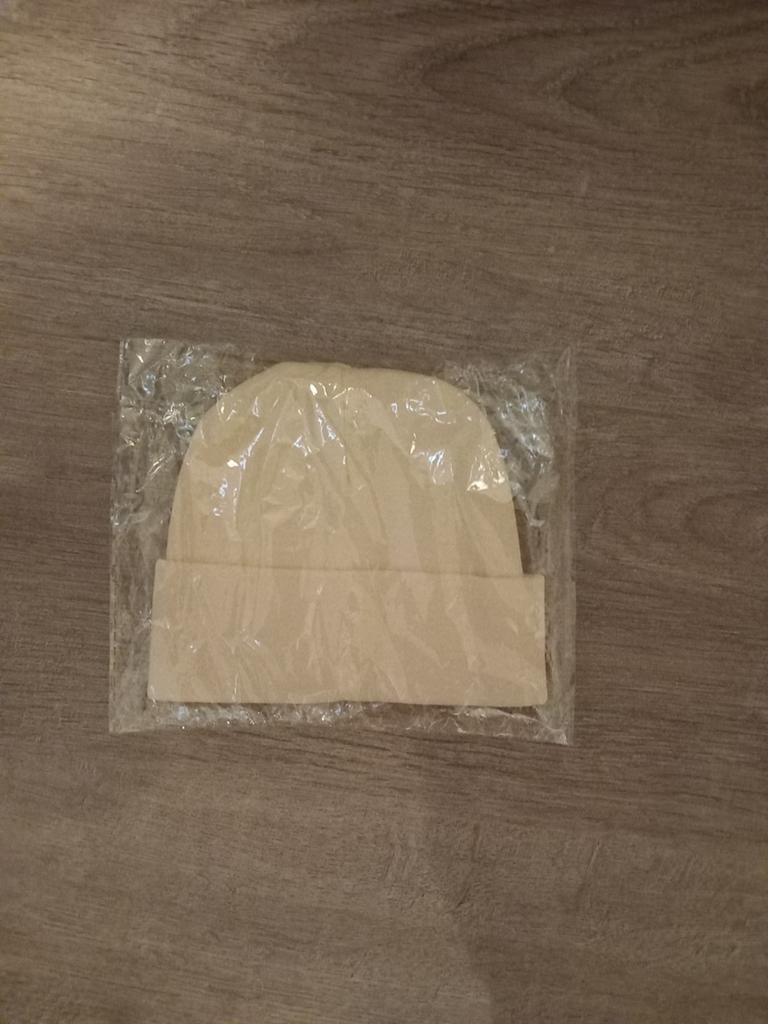 Nieuw! Creme newborn mutsje., Kinderen en Baby's, Kinderkleding | Mutsen, Sjaals en Handschoenen, Jongen of Meisje, Nieuw, Ophalen of Verzenden