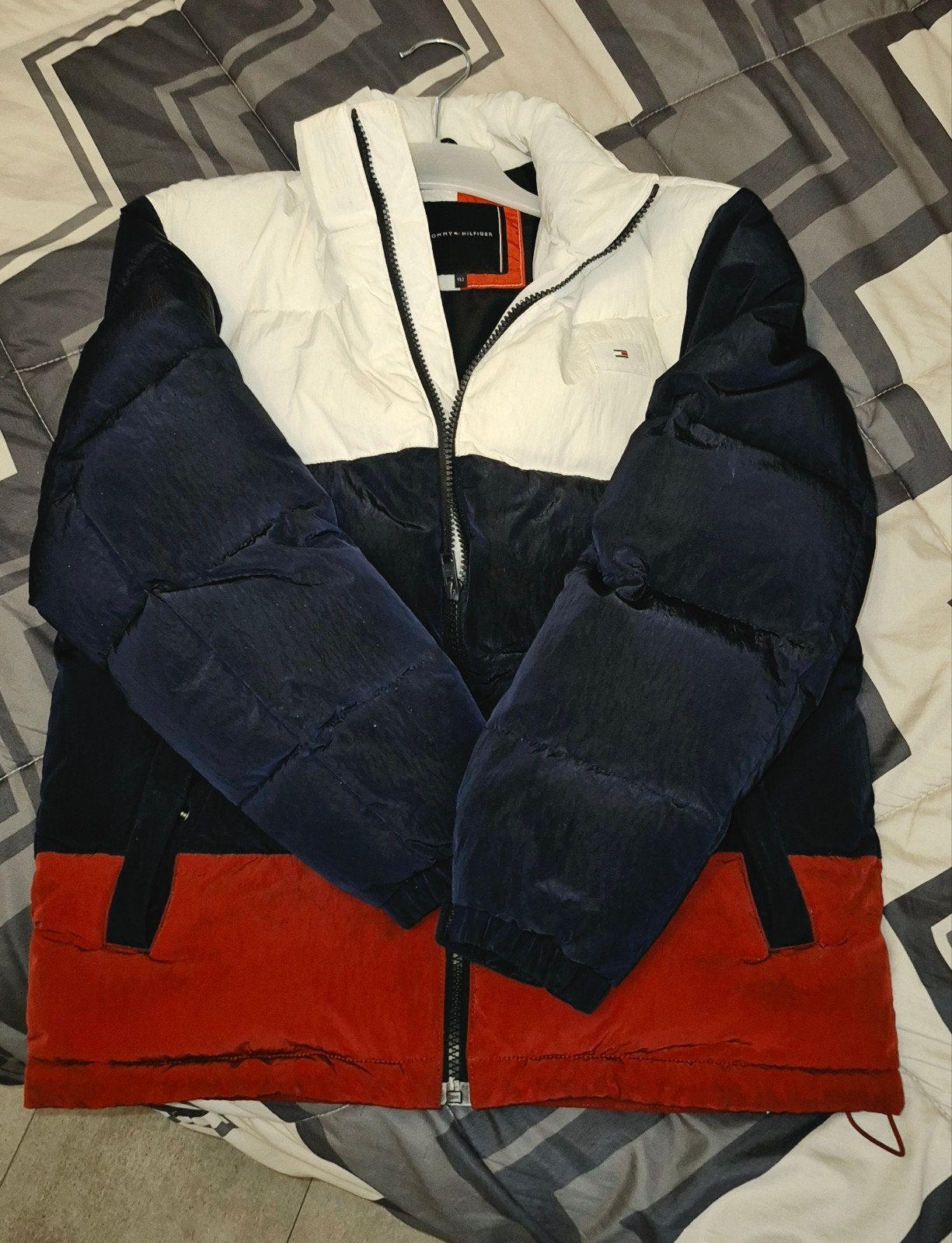 Tommy Hilfiger Pufferjack - Wit, Blauw, Rood, Ophalen of Verzenden, Zo goed als nieuw, Jas