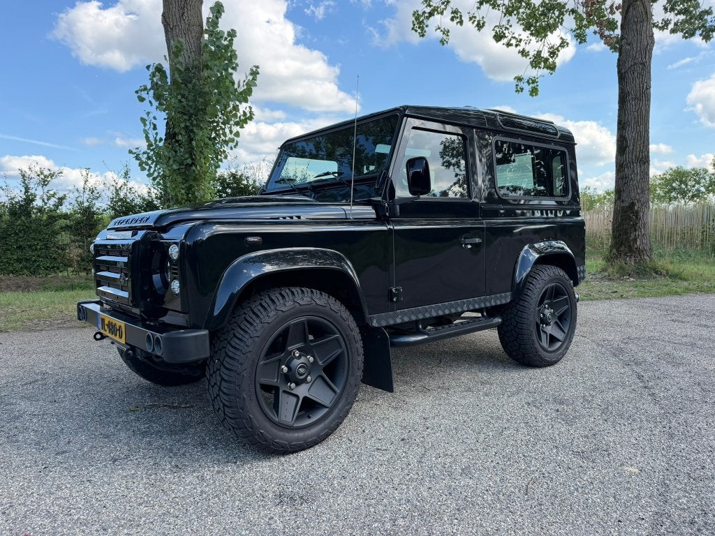 Land Rover Defender 2.2 D SW 90 Eastnor / Chelsea Truck Co., Auto's, Euro 5, 1821 kg, Land Rover, Zwart