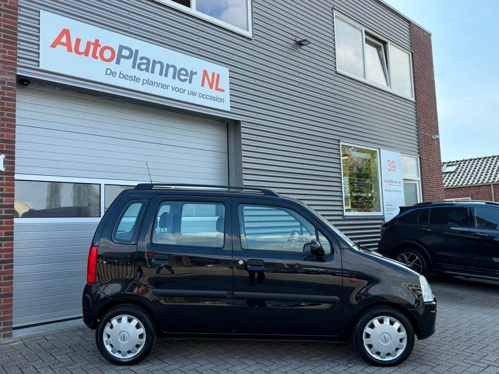 Opel Agila 1.2-16V Comfort! APK 03-2027! Lage kmstand!, Auto's, Voorwielaandrijving, Gebruikt, 31 €/maand, Zwart