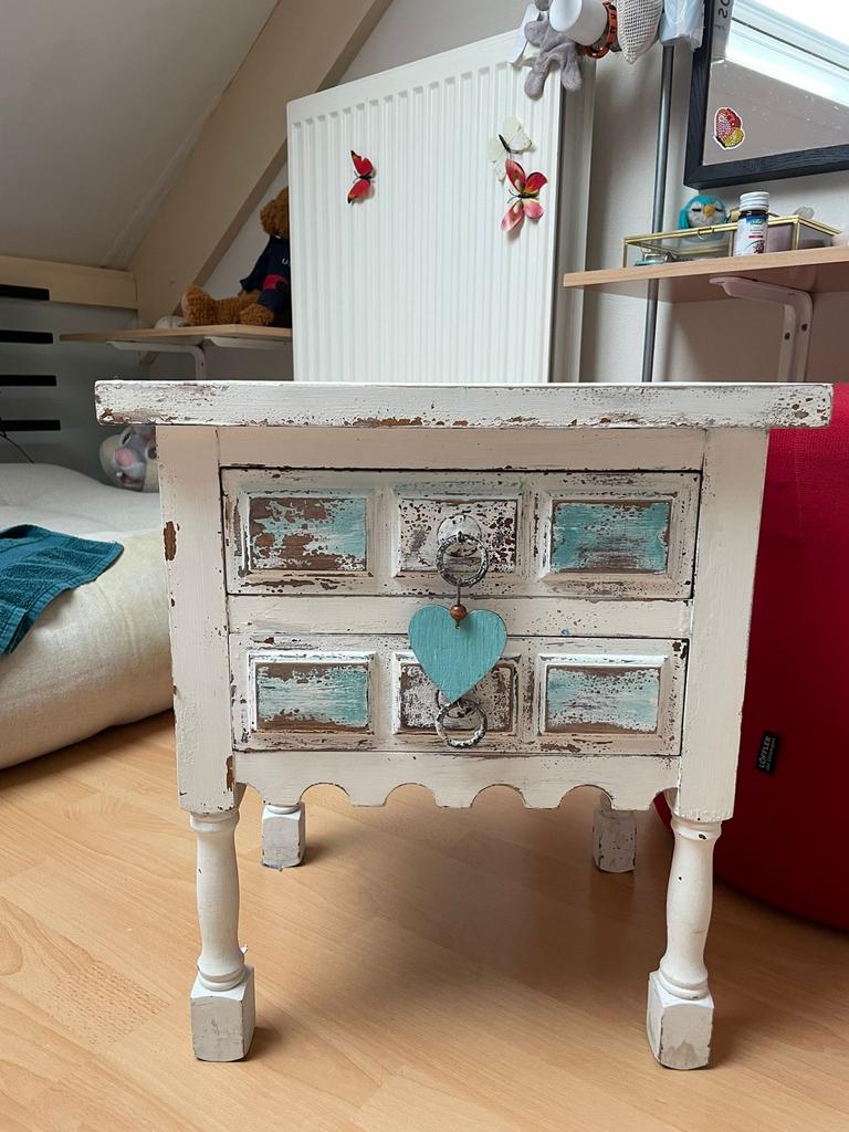 Uniek brocante nachtkastje met lades - wit/blauw, Ophalen, Minder dan 45 cm, Zo goed als nieuw, Minder dan 55 cm