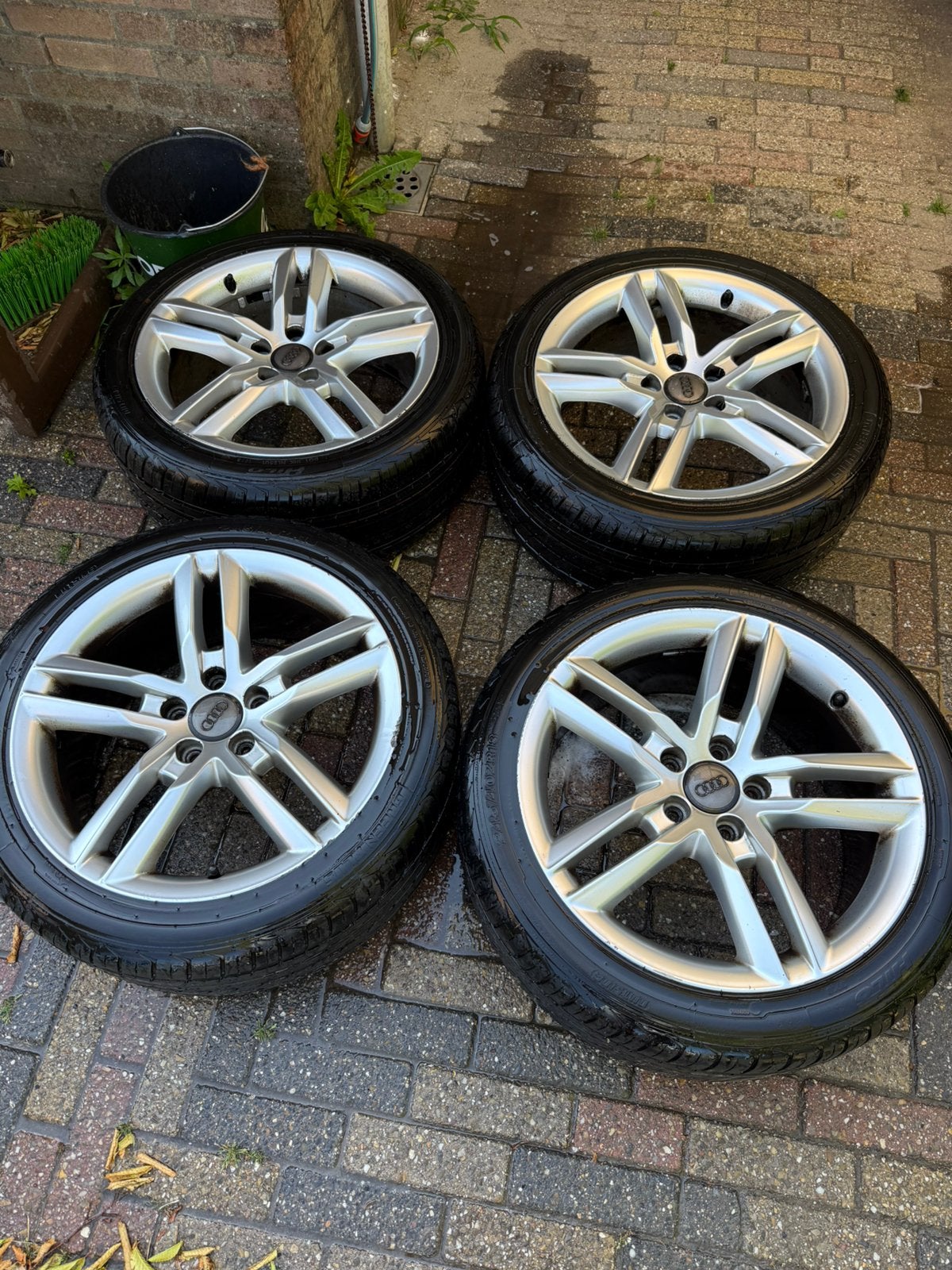 Audi A4 velgen, twee nieuwe banden, Auto-onderdelen, Banden en Velgen, Ophalen, 18 inch, Nieuw, Band(en)