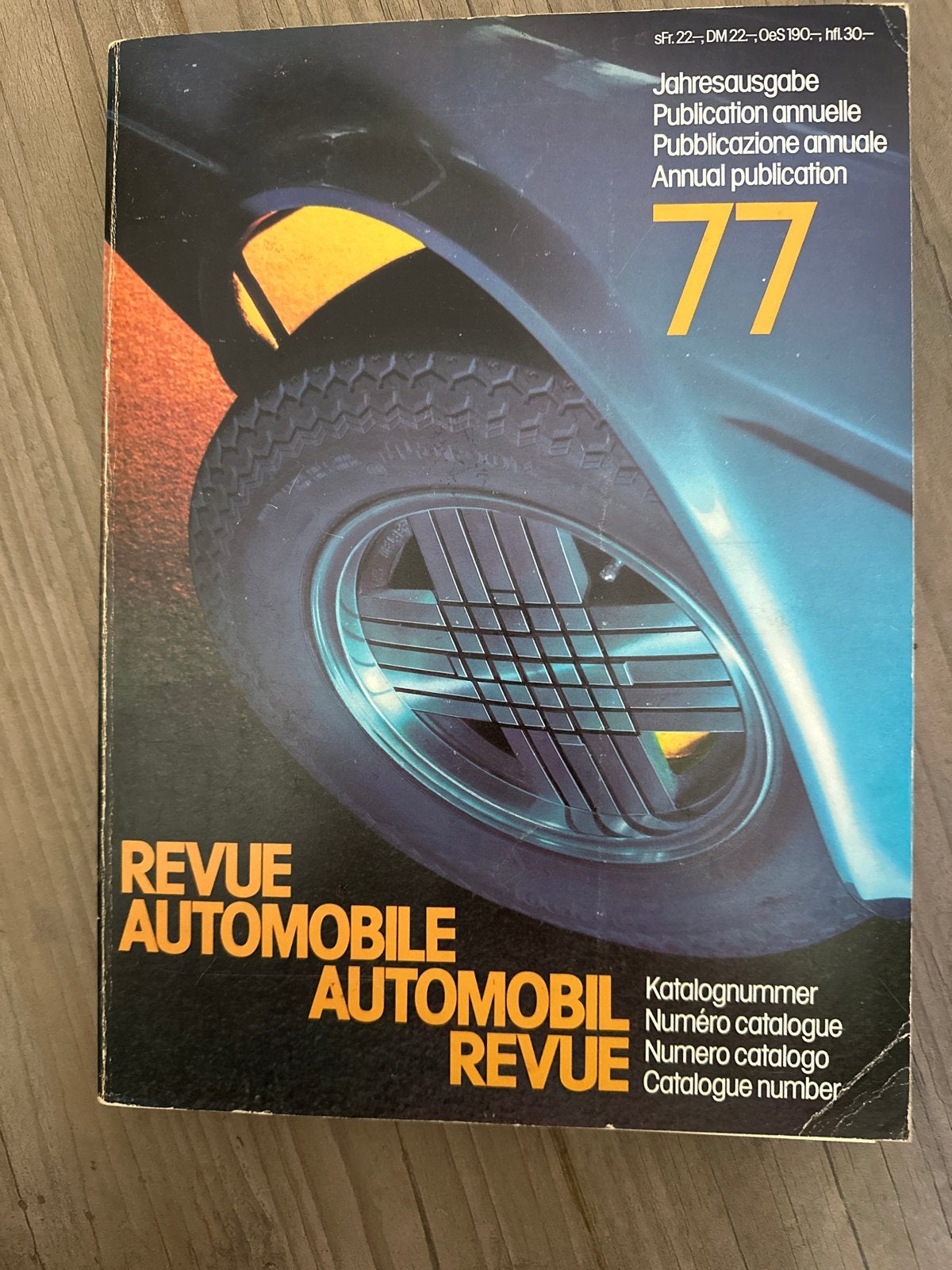 Automobil Revue Automobile 1977 - Jaarlijkse publicatie, Boeken, Auto's | Boeken, Ophalen of Verzenden, Gelezen, Algemeen