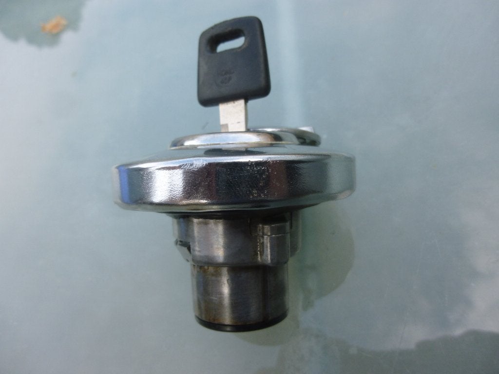 honda rebel cm450 tankdop met sleutel met roestige tank, Ophalen, Gebruikt