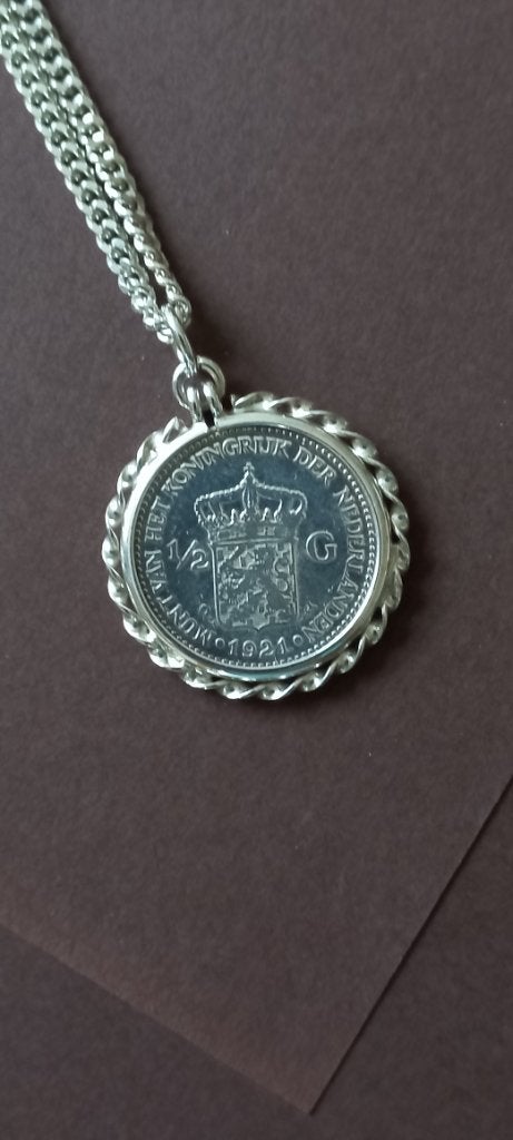 Wilhelmina zilveren halve gulden munt 1921 aan ketting, Postzegels en Munten, Verzenden, Koningin Wilhelmina, ½ gulden, Zilver
