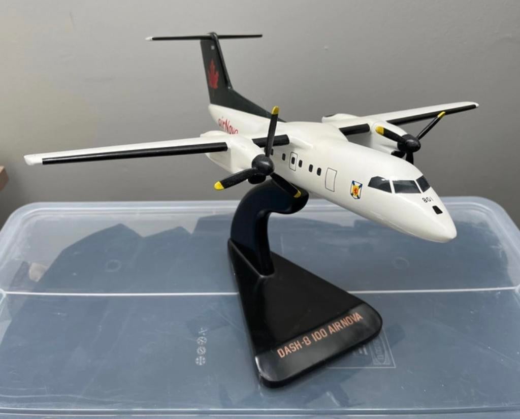 Modelvliegtuig Dash-8 100 Air Nova - Houten Display Model, Overige merken, Ophalen of Verzenden, Zo goed als nieuw, Groter dan 1:72