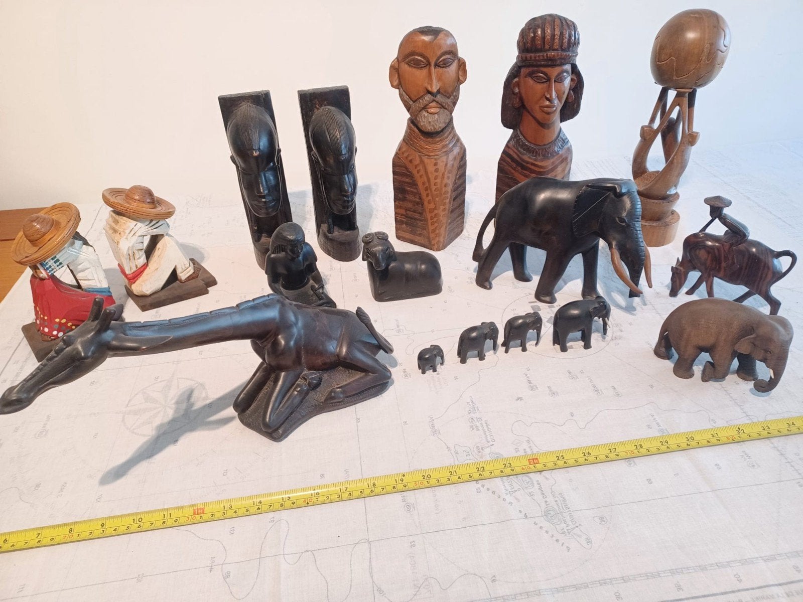 Houtsnijwerk beeldjes olifant giraf, Verzamelen, Beelden en Beeldjes, Ophalen of Verzenden, Zo goed als nieuw, Dier