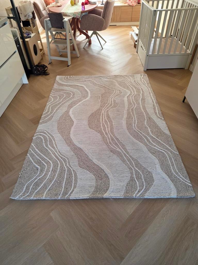 By Boo vloerkleed 160x230 cm beige met abstract patroon, Huis en Inrichting, Stoffering | Tapijten en Kleden, Ophalen, Gebruikt