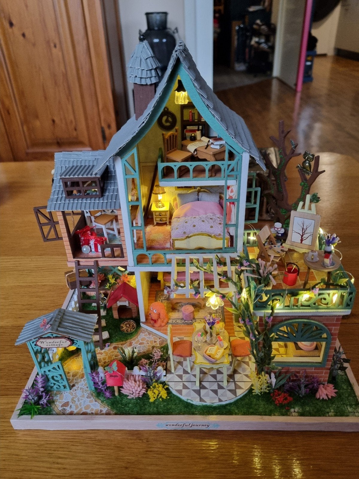 Prachtig Miniatuur Poppenhuis met Verlichting, Ophalen, Zo goed als nieuw, Poppenhuis