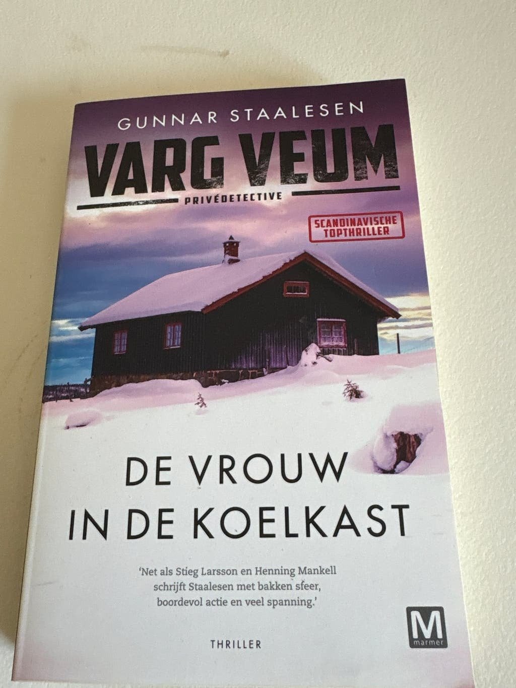 Varg Veum: De Vrouw in de Koelkast - Gunnar Staalesen, Ophalen of Verzenden, Zo goed als nieuw, Scandinavië