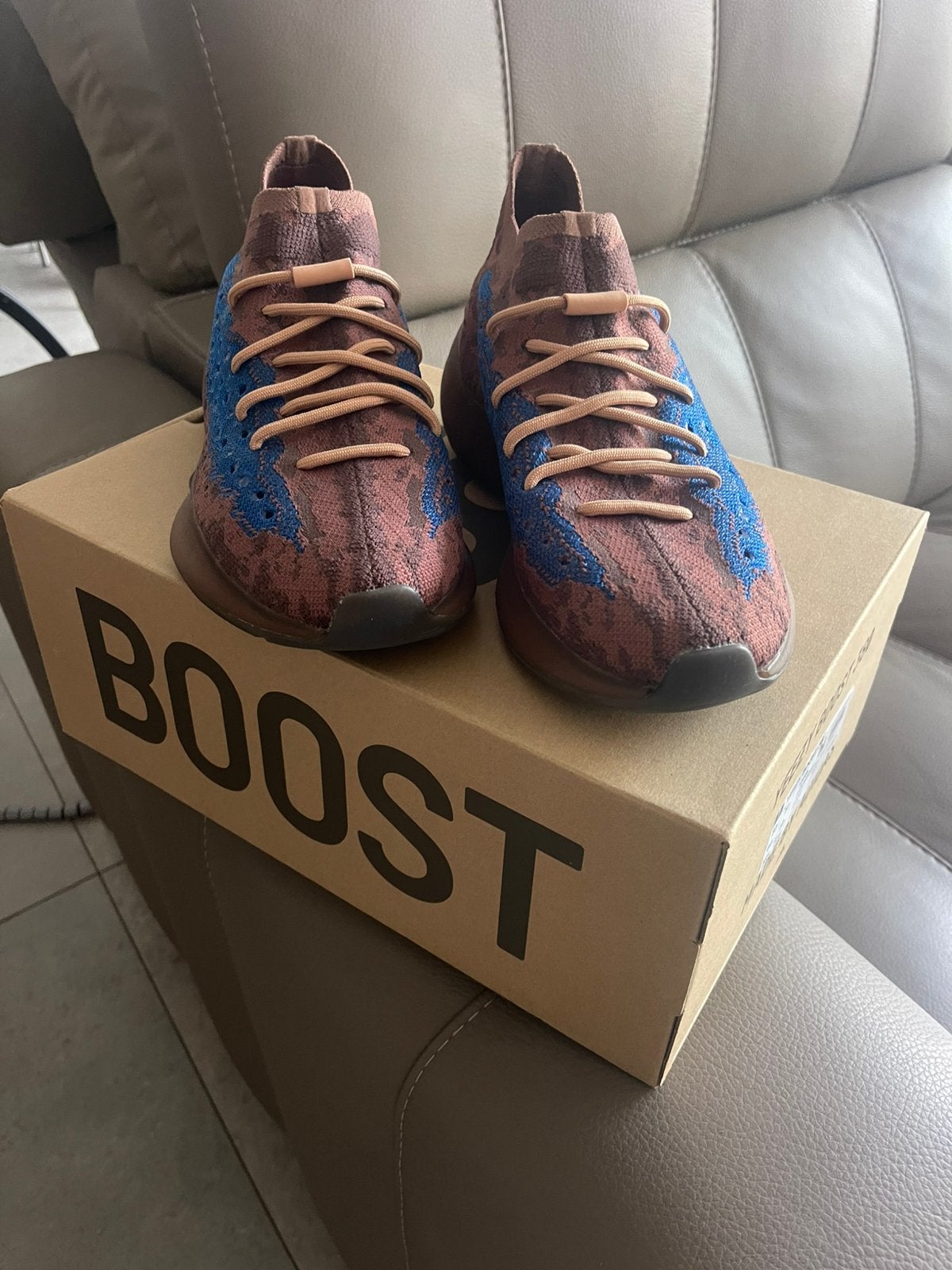 Adidas Yeezy Boost 380 Azure - Maat 44 sneakers, Ophalen, Overige kleuren, Nieuw, Sneakers of Gympen