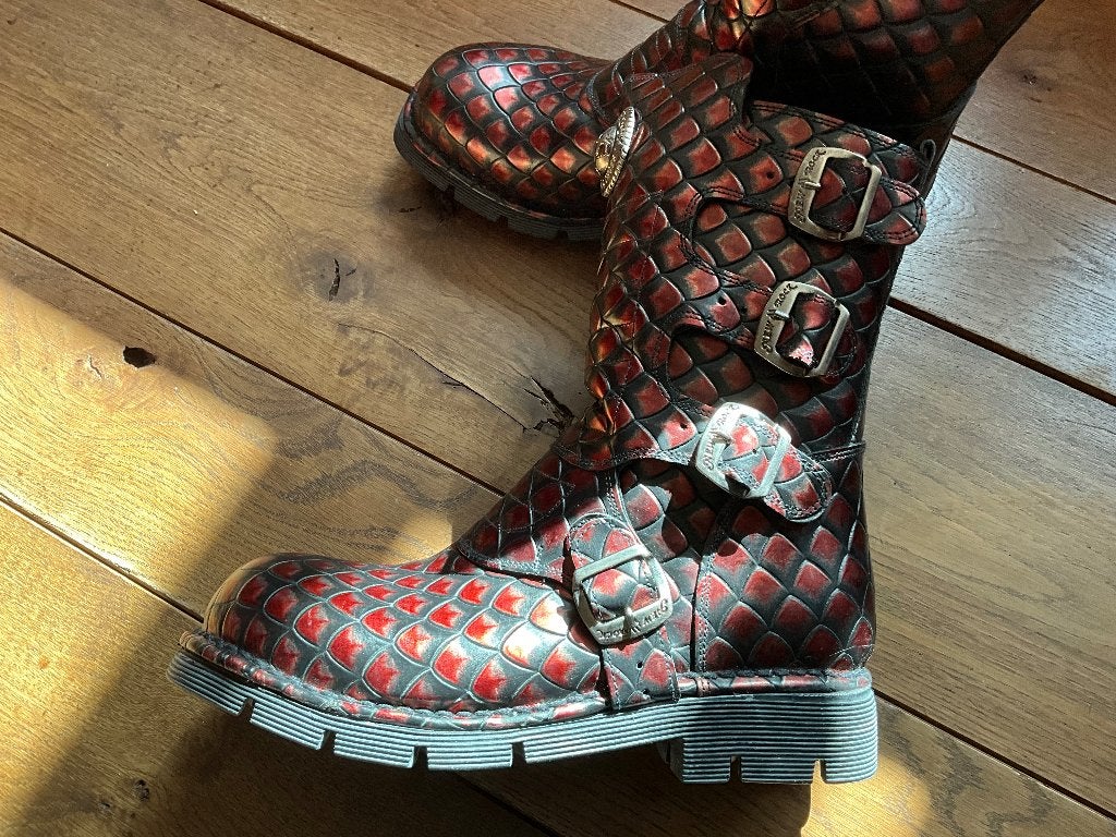 Stoere New Rock schoenen met gespen maat 42 rood, Kleding | Heren, Overige kleuren, Stoere New Rock schoenen met gespen maat 42 rood