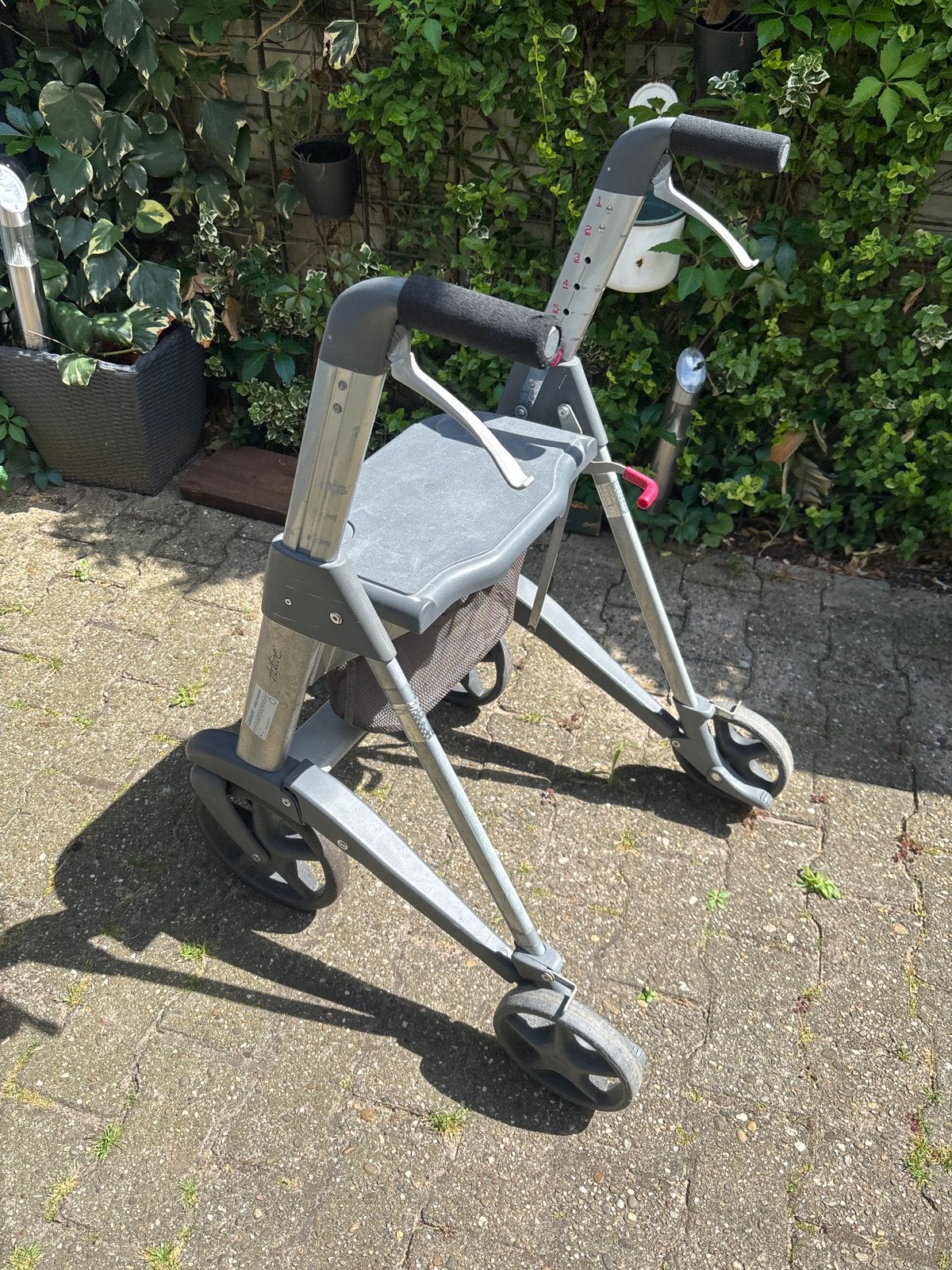 Rollator grijs. Teab, Ophalen