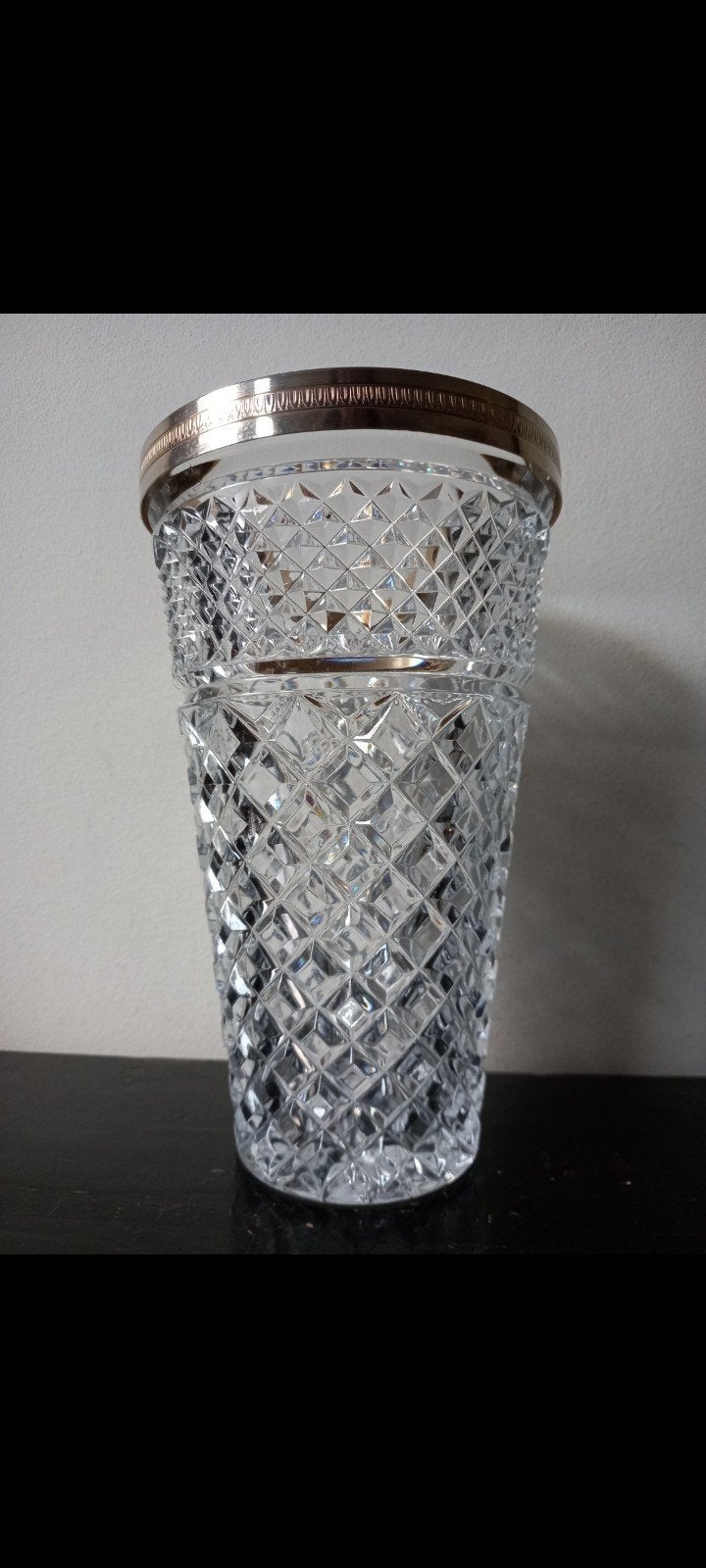 Grote vintage Boheems geslepen kristal&messing vaas, Ophalen of Verzenden