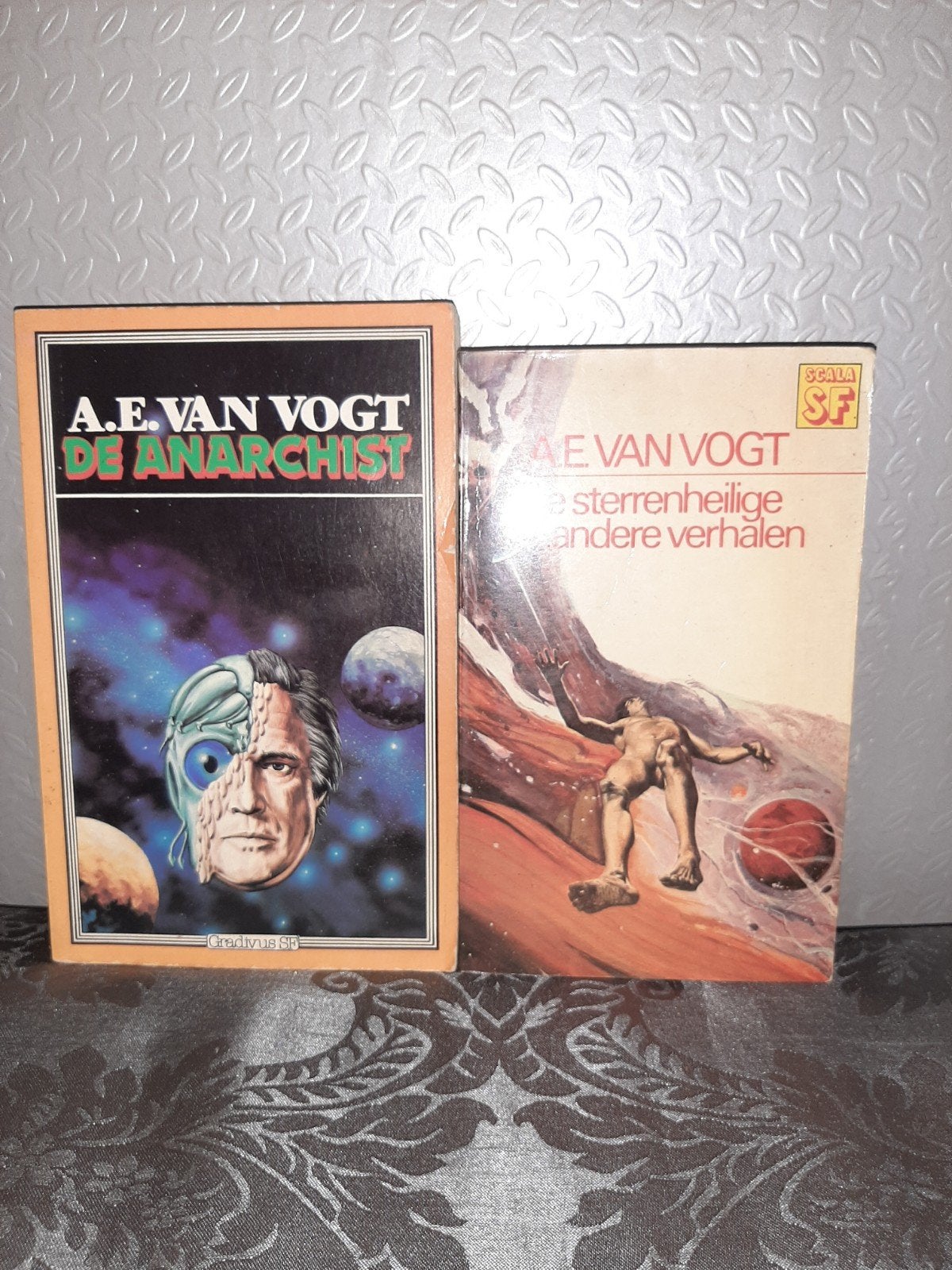 A.E. van Vogt - De Anarchist & De Sterrenheilige (2 boeken), Ophalen of Verzenden, Gelezen, A.E. van Vogt