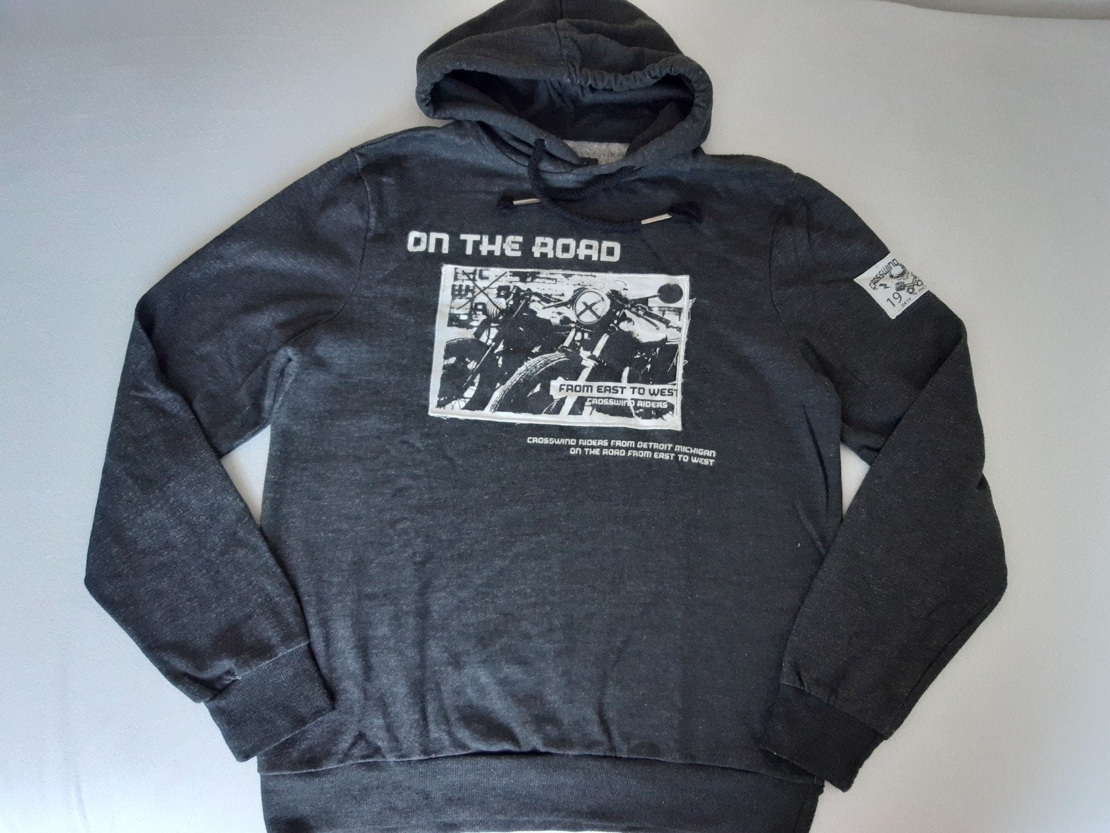 Donkergrijze hoody / trui met capuchon, mt. 176 (mt. S), Kinderen en Baby's, Kinderkleding | Maat 176, Ophalen of Verzenden, Zo goed als nieuw