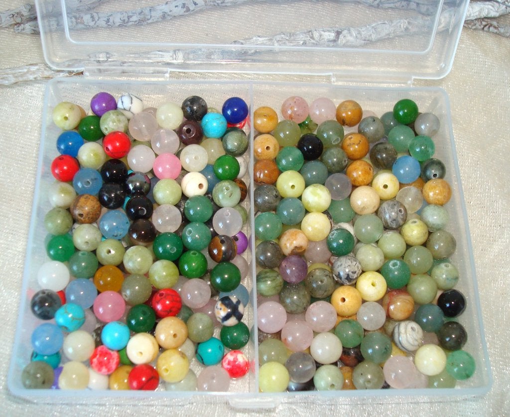 Doosje met 2x150 kralen halfedelsteen 8 mm., Info.adorabeads@gmail.com, Want 18 Hoogvliet, Nieuw, Ophalen of Verzenden