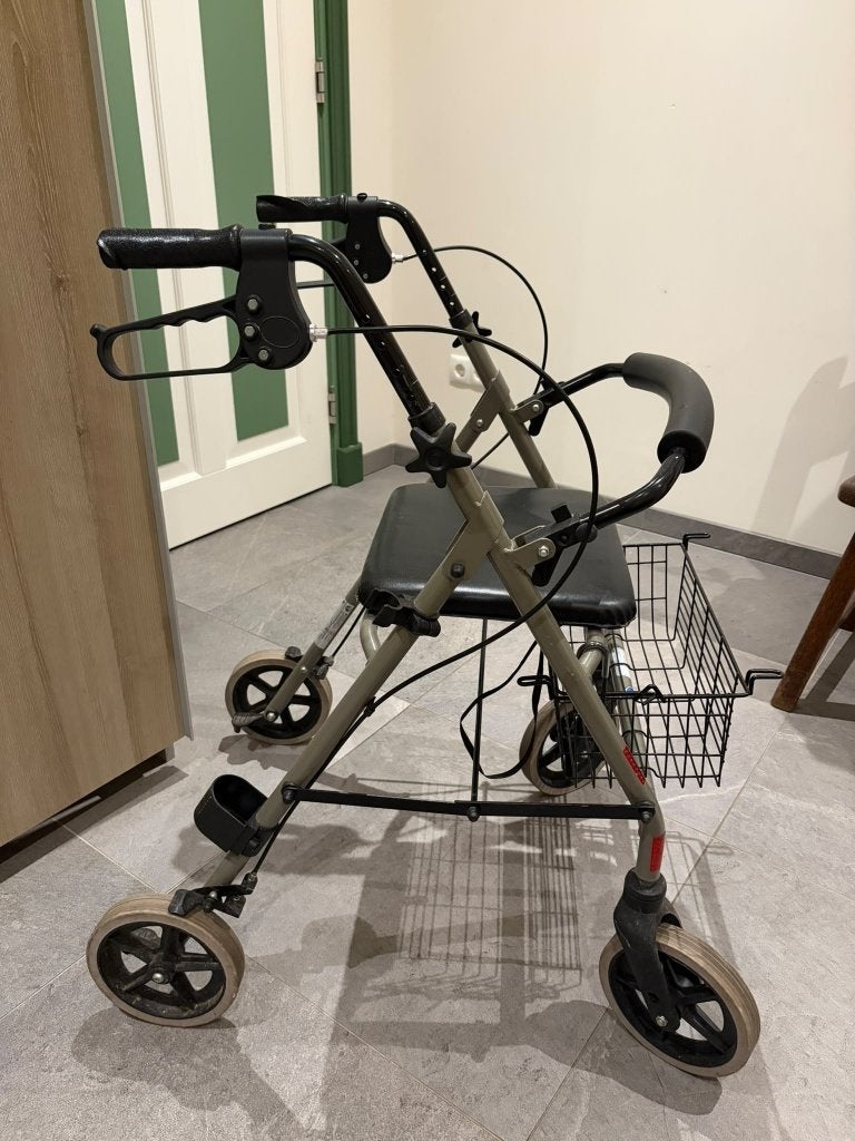 Stevige, brede rollator met zitje en mand, Ophalen, Gebruikt
