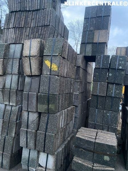 300m2 grijs, gebruikte betontegels 30x30x4,5cm terrastegels., Bij dit gebruikte product niet meer te achterhalen., Gebruikt, Verzenden
