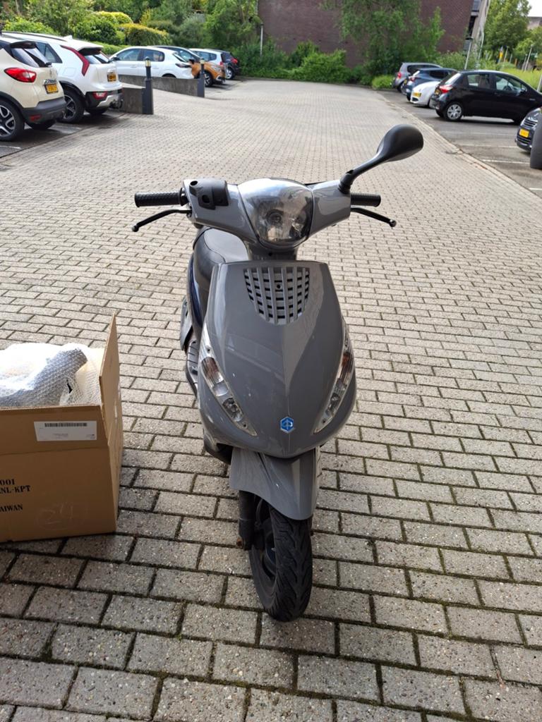 Piaggio zip 4t, Fietsen en Brommers, Scooters | Piaggio, Maximaal 45 km/u, Zip, Ophalen of Verzenden, Zo goed als nieuw