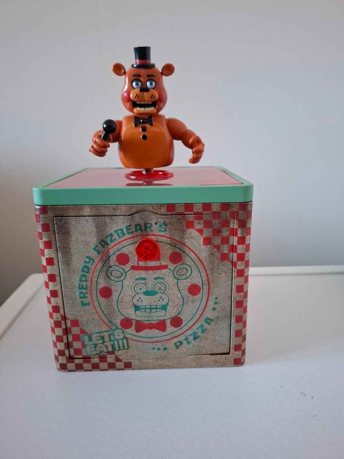 5naf bucket pathe, Ophalen, Zo goed als nieuw