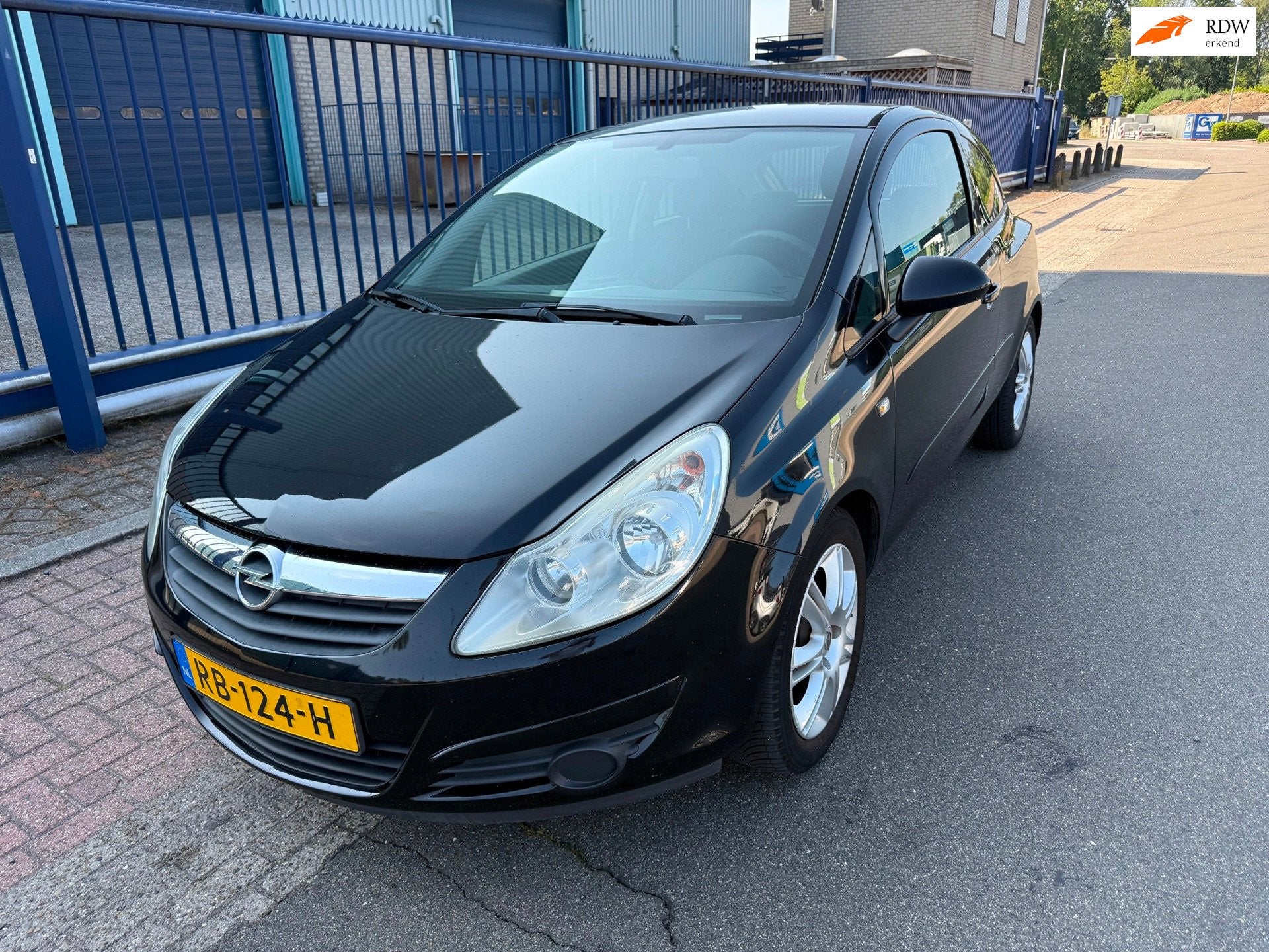 Opel Corsa 1.0-12V Essentia *AIRCO*NAVI*ZOMER AANBIEDING!, Auto's, Voorwielaandrijving, 60 pk, Zwart, Elektrische ramen