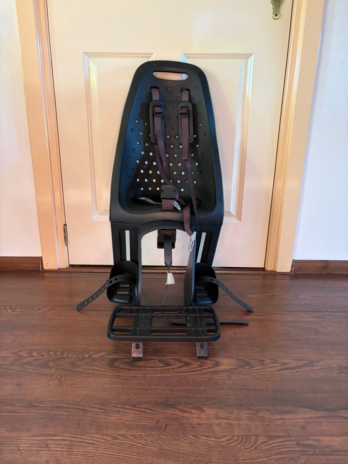 Thule Yepp Maxi zwart met adapter, Ophalen, Zo goed als nieuw, Achterzitje, Voetsteuntjes