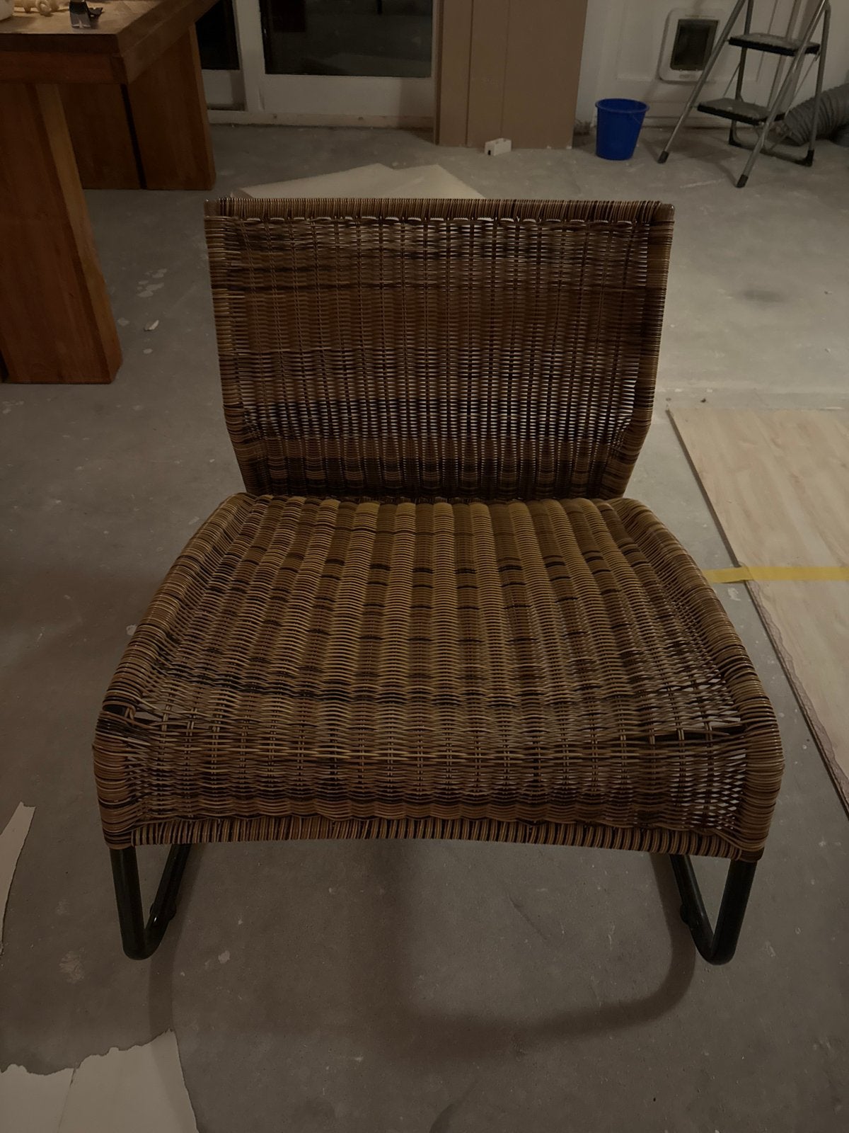 Rotan lounge stoel met metalen frame, Ophalen, Gebruikt, Bruin, Metaal