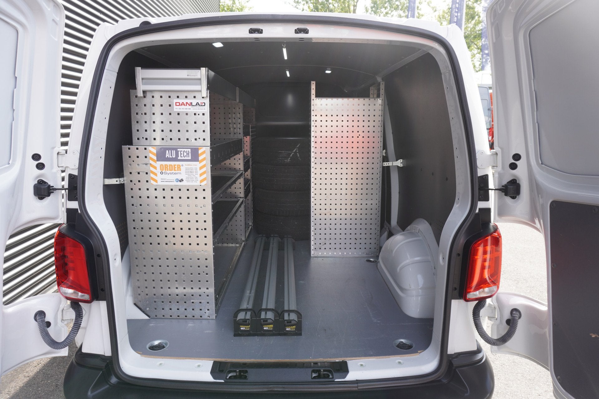 Volkswagen Transporter 150pk Automaat L2H1 2x Schuifdeur App, Gebruikt, 150 pk, Volkswagen, Wit