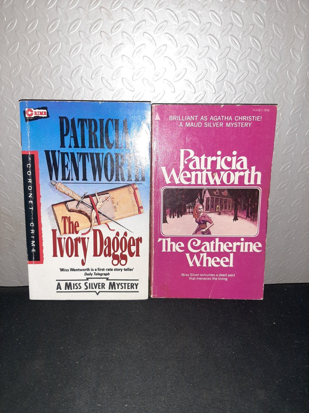Patricia Wentworth - The Catherine Wheel & The Ivory Dagger, Boeken, Ophalen of Verzenden, Gelezen, Patricia Wentworth