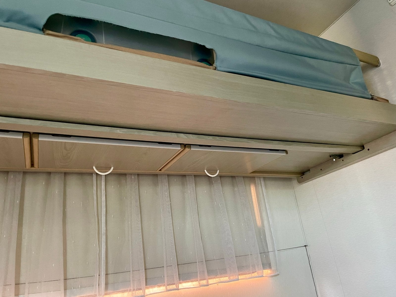 Adria Unica 461 - Zeer nette caravan, binnen gestald, Caravans en Kamperen, Luifel, Particulier, Adria, 4 tot 5 meter