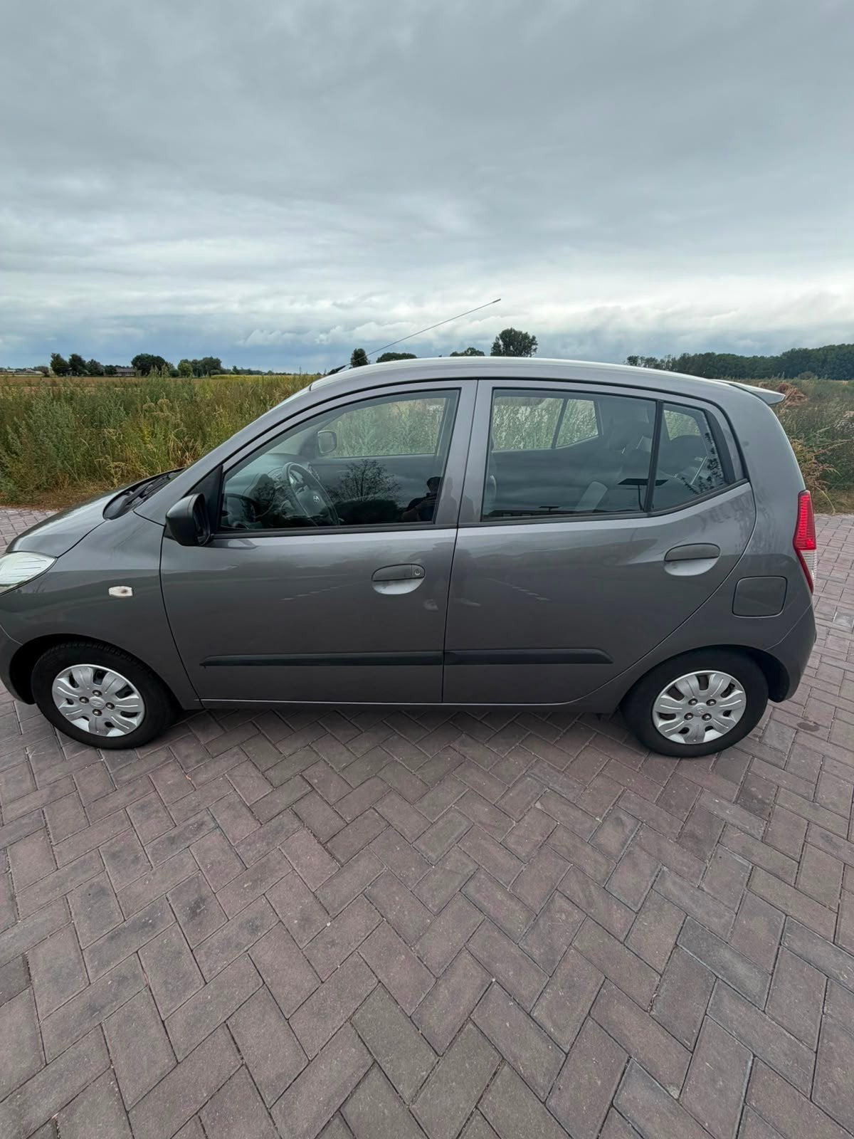 Foto 3 van Hyundai i10 1.1 I 5DR 2010 Grijs