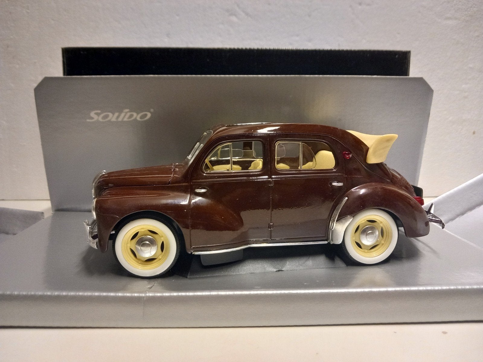 Tenault 4 CV bordeaux Decouvrable Solido 1:27 KRD, Ophalen of Verzenden, Zo goed als nieuw, Auto, Solido