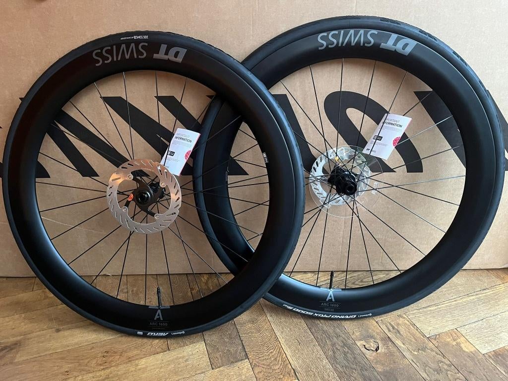 NIEUWE DT Swiss ARC 1600 DICUT DB 55mm wielset (2026 MODEL!), Racefiets, Carbon, Ophalen, Wiel