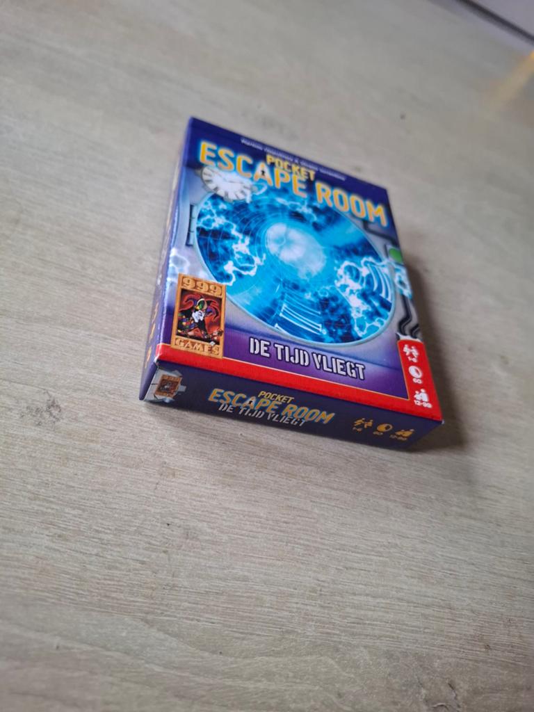 Pocket Escape Room: De Tijd Vliegt - Zo goed als nieuw, Davinci Editrice S.r.l., Info@davincigames.com, Ophalen of Verzenden, Zo goed als nieuw
