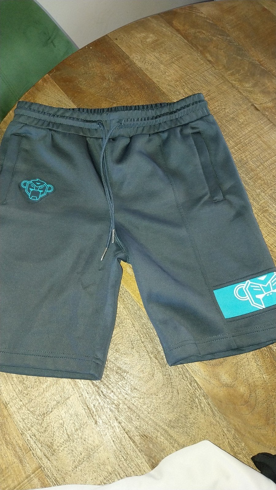 Verschillende korte broeken en shirts van goede merken zoals, Kleding | Heren, Broeken en Pantalons, Ophalen, Zo goed als nieuw