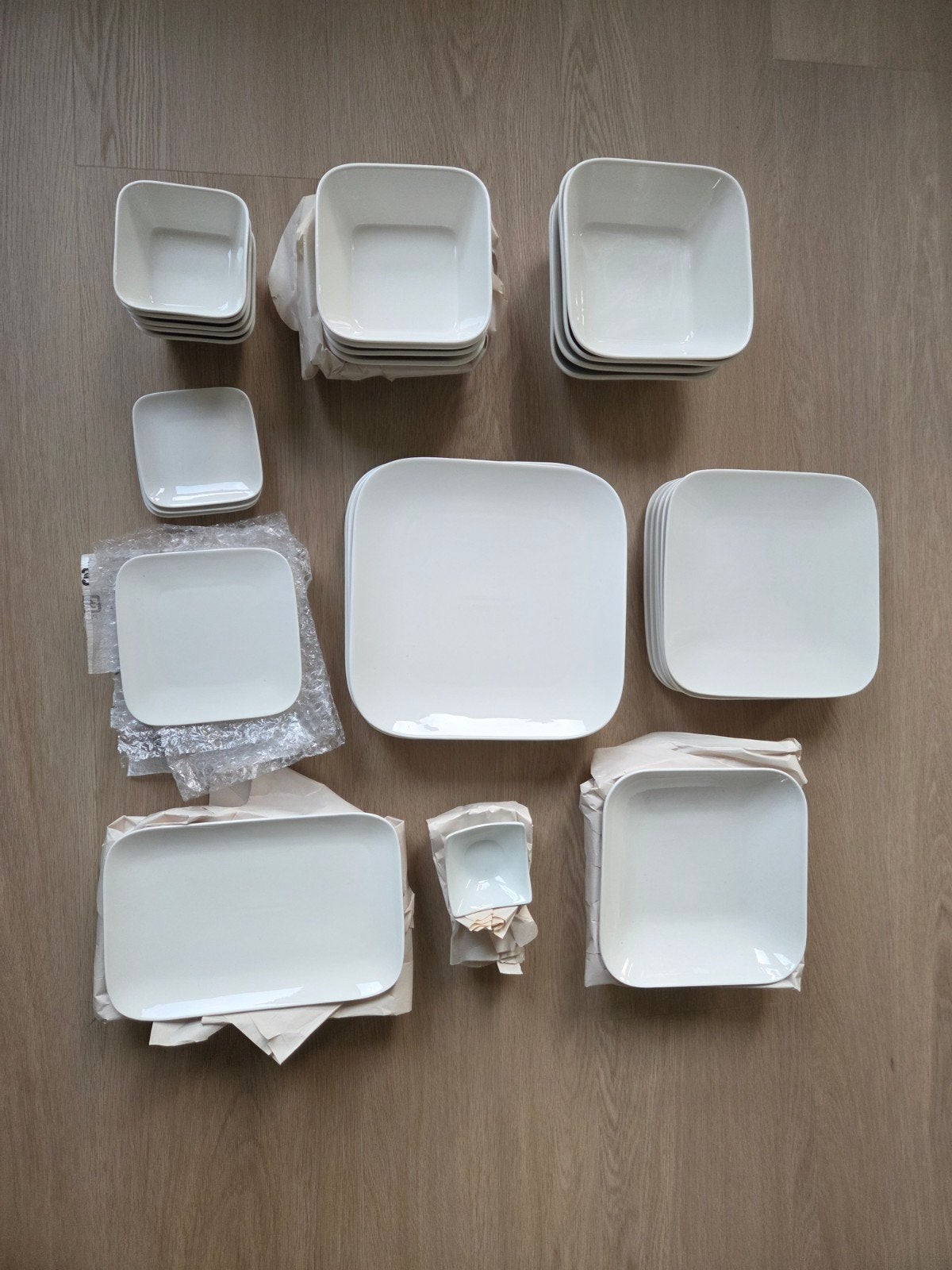 Wit modern vierkant servies 4 personen afgeronde hoeken ikea, Ophalen, Overige merken, Zo goed als nieuw, Modern