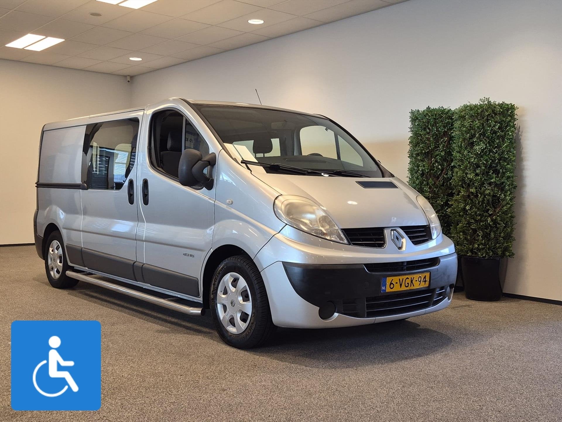 Renault Trafic L2H1 Rolstoelbus 5+1 (airco), Auto's, Voorwielaandrijving, 12 maanden, Stof, Gebruikt