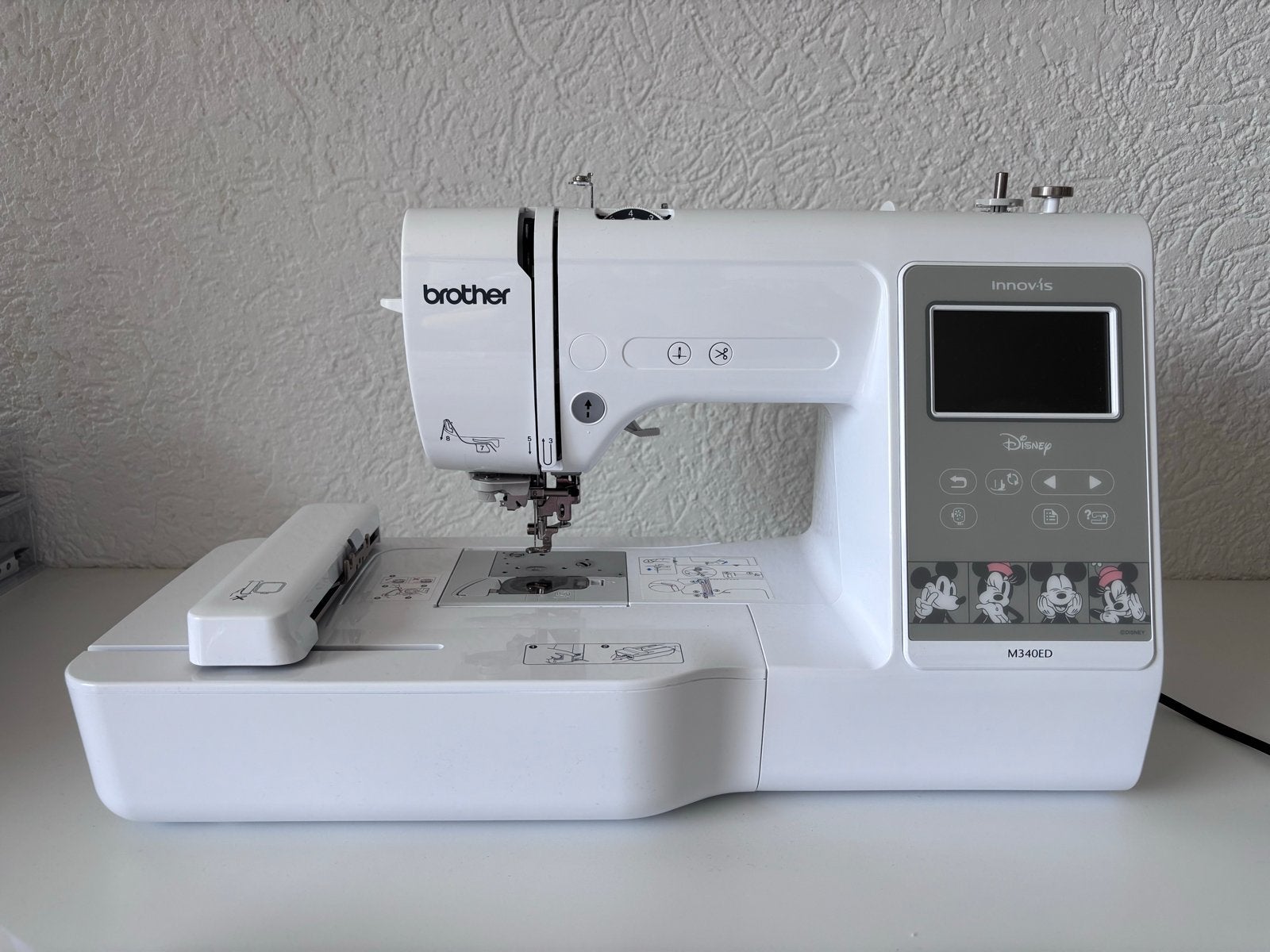 Brother Innov-is M340ED borduurmachine Disney, Hobby en Vrije tijd, Ophalen of Verzenden, Zo goed als nieuw, Naaimachine, Brother