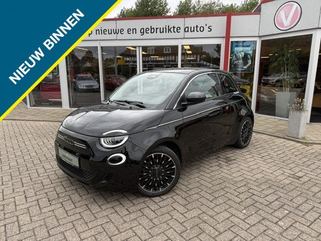 Fiat 500 3+1 La Prima 42 kWh met leer, JBL sound (bj 2023), Auto's, Automaat, Gebruikt, 118 pk, 4 stoelen