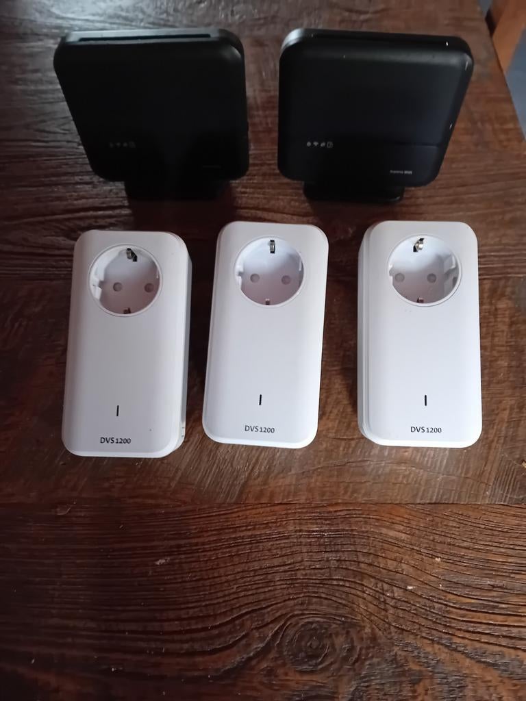 Devolo Magic 2 WiFi 6 en DVS 1200 Powerline Adapters, Ophalen of Verzenden, Zo goed als nieuw, Router, Devolo