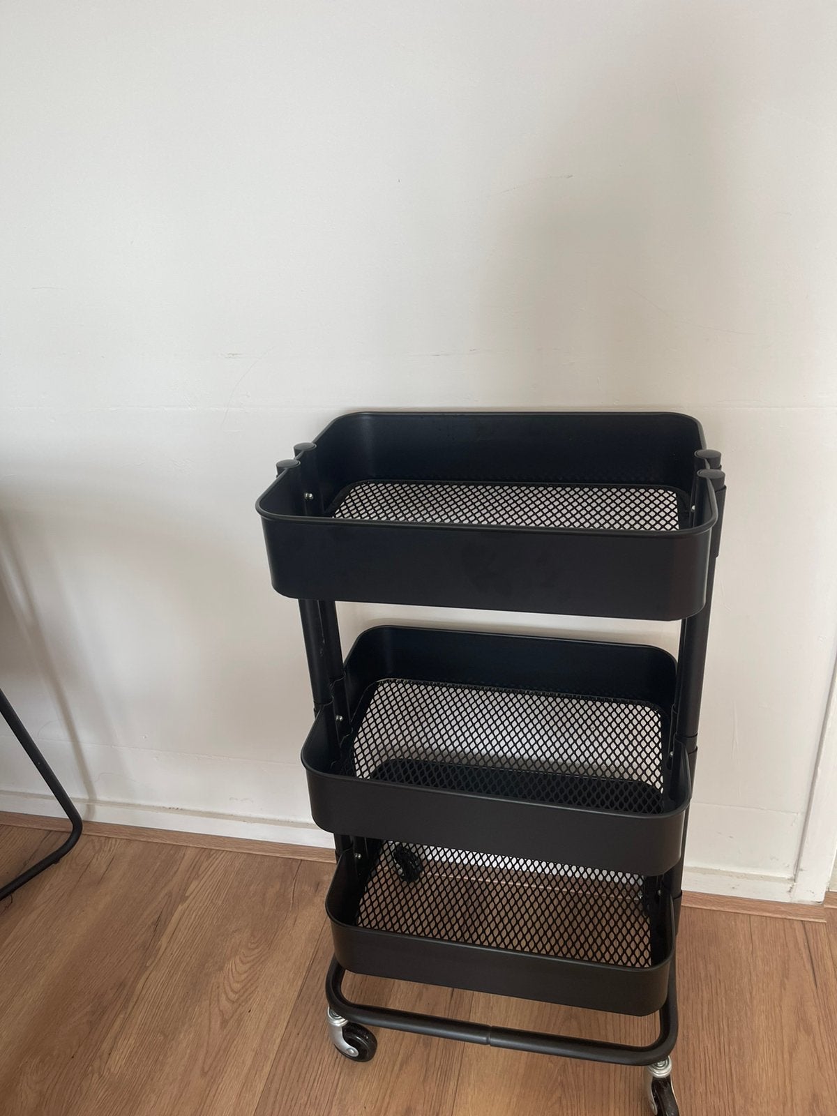 Zwarte Trolley, Huis en Inrichting, Woonaccessoires | Krantenbakken en Lectuurbakken, Ophalen, Zo goed als nieuw