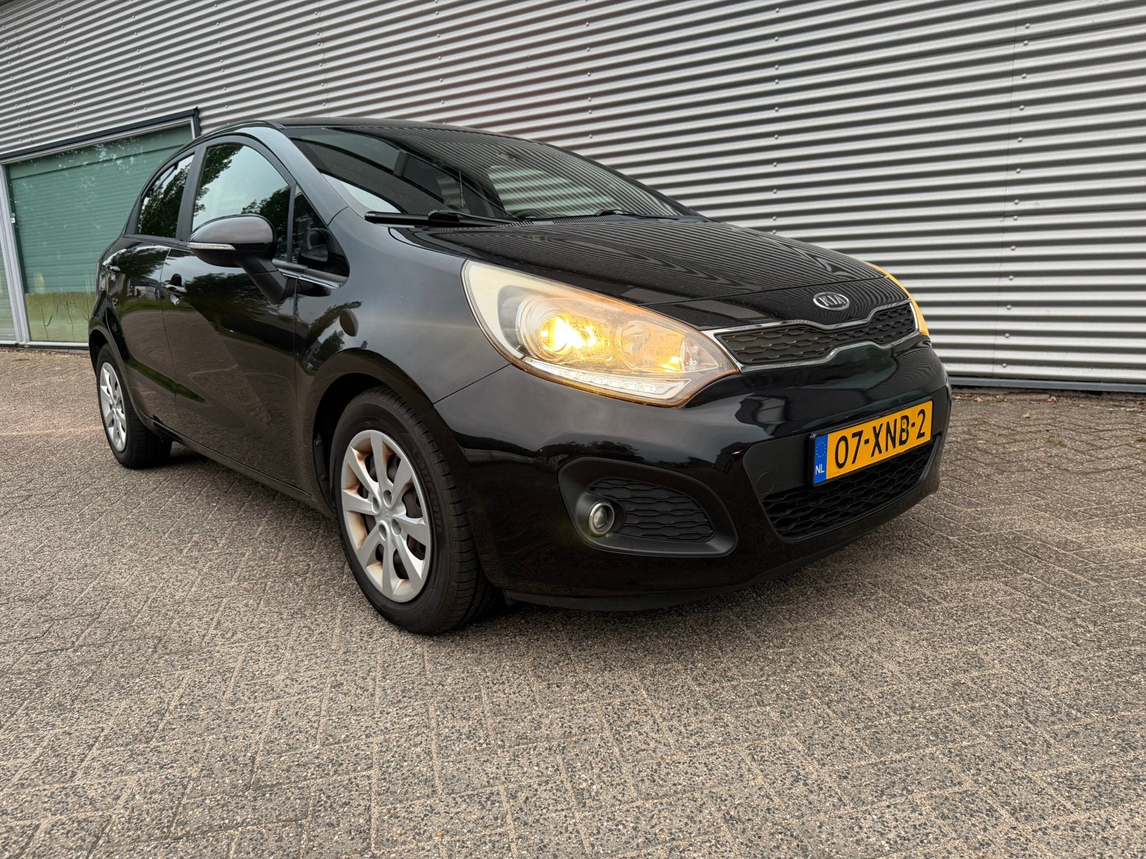 Foto 5 van Kia Rio 1.2 I 5DRS 2012 Zwart super pack. Navigatie,airco.