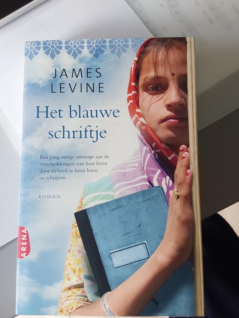 Het blauwe schriftje - James Levine (Roman), Ophalen of Verzenden, Gelezen, James Levine, Nederland