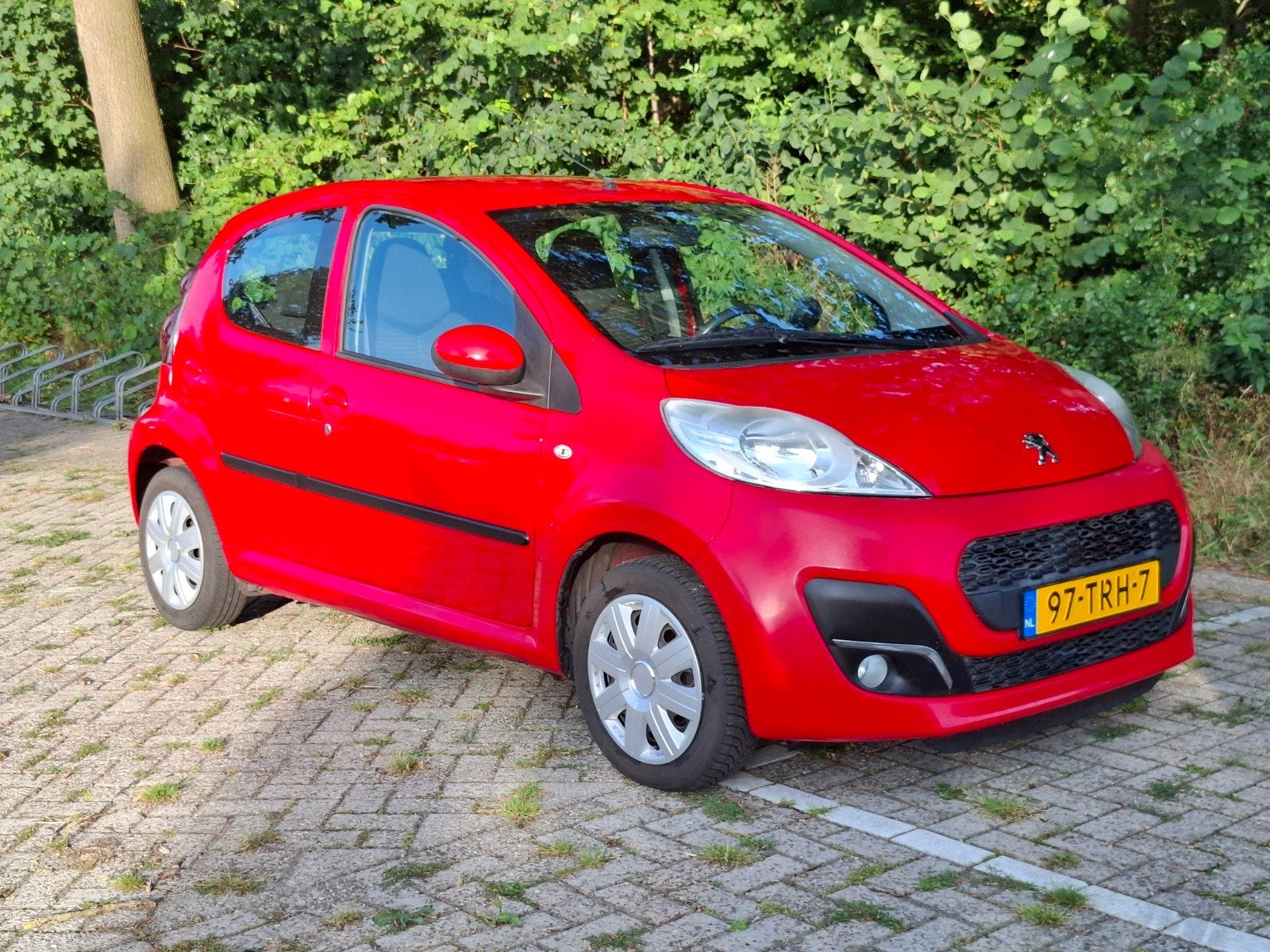 Peugeot 107 1.0 12V 5DR 2012 Rood, Voorwielaandrijving, Zwart, 4 stoelen, Origineel Nederlands